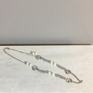 NWT Paparazzi silver Pearl swirl necklace